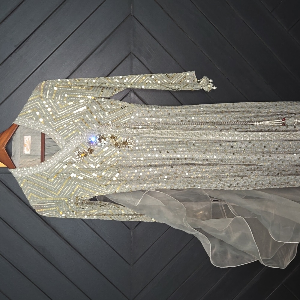 Ayesha Somaya Pakistani Small Gown - Picture 11 of 11